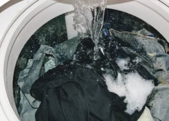 Economize energia: saiba o melhor horário para lavar roupas no verão