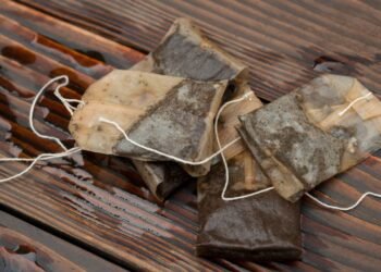 Coloque vinagre em saquinhos usados de chá e melhore a limpeza da sua casa