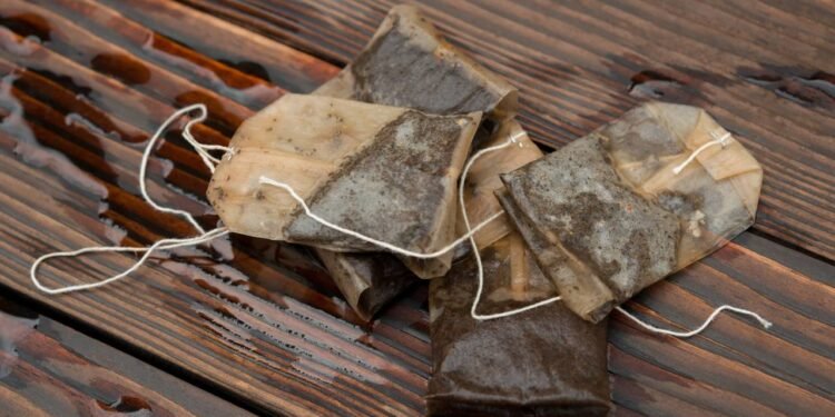 Coloque vinagre em saquinhos usados de chá e melhore a limpeza da sua casa