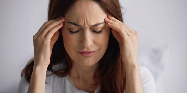 Saiba por que o café e outros alimentos podem causar enxaqueca