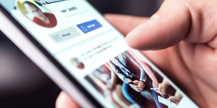 Vigia o ex nas redes? Saiba o que a psicologia diz sobre você