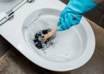 Você sabe usar a água sanitária de forma segura? Veja