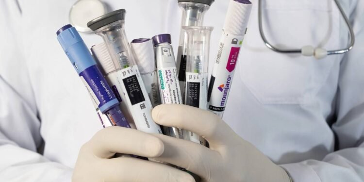 Canetas emagrecedoras: Anvisa monitoria 65 mortes associadas