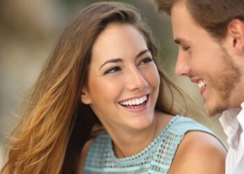 Por que algumas pessoas conversam com o olhar fixo? Saiba mais