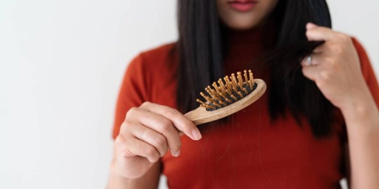 Canetas emagrecedoras podem causar queda de cabelo? Entenda