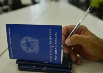 O pagamento do abono salarial para nascidos de janeiro a dezembro já está definido; confira a tabela e saiba quando o dinheiro cai na sua conta.