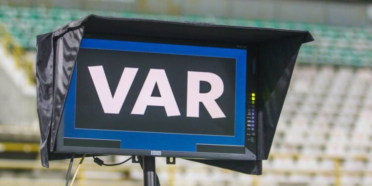 VAR no Brasileirão: a tecnologia que ainda divide opiniões no futebol