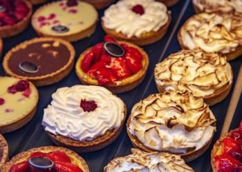 Saiba como regular o corpo após exagerar no consumo de doces