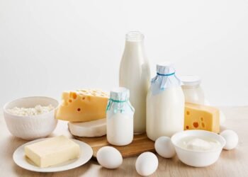 Além do cálcio: 3 nutrientes essenciais para a saúde dos ossos