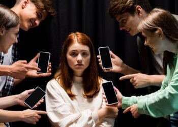 O que é cyberbullying e como se proteger de ataques nas redes sociais