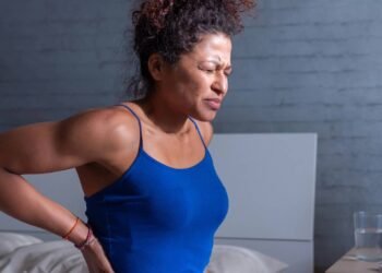 Dor nas costas durante a menstruação? Saiba o que pode ser