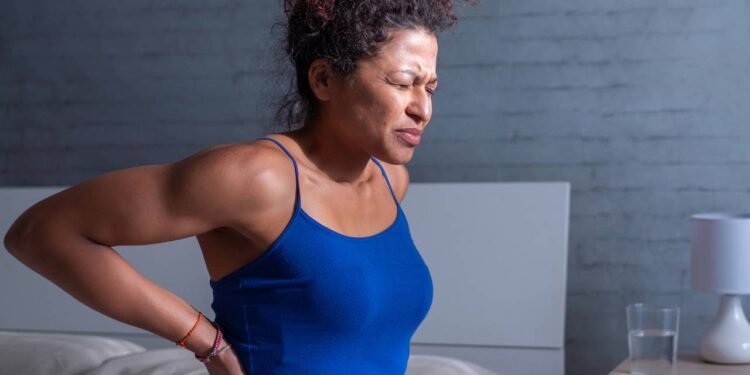 Dor nas costas durante a menstruação? Saiba o que pode ser