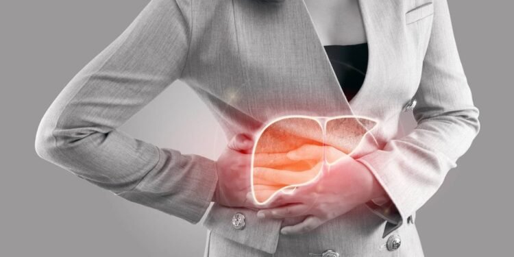 Comer menos proteína pode atrasar o câncer de fígado, aponta estudo