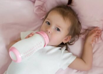 Fórmula infantil ou amamentação? O que dizem os pediatras hoje em dia