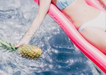 Tomar sol nas partes íntimas faz bem? Especialistas respondem