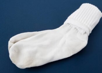 Meias encardidas? Dicas de como mantê-las brancas por mais tempo