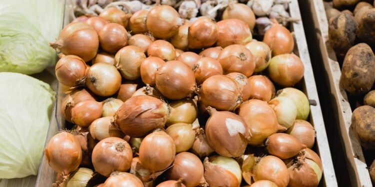 Não jogue fora! Saiba como as cascas de cebola podem ser reutilizadas