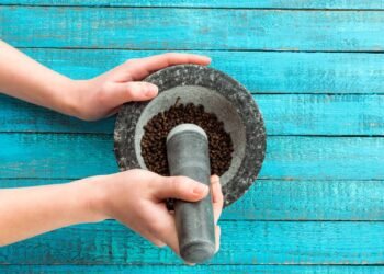 Pimenta do reino na máquina de lavar? Truque protege roupas coloridas