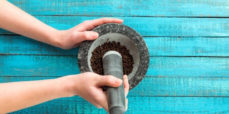 Pimenta do reino na máquina de lavar? Truque protege roupas coloridas