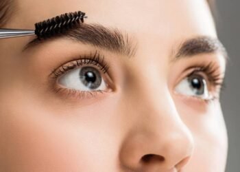 Sobrancelhas ralas? Saiba como fazer gel caseiro para encorpar fios