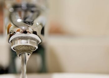 Água da torneira sem pressão? Saiba como o vinagre pode ajudar