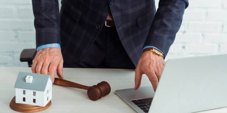 Como funcionam os leilões de imóveis? Saiba como comprar