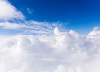 Você sabia? Nuvens de tamanho médio podem pesar até 500 mil quilos