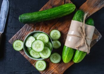 Pepino hidrata mais que água? Entenda o mito e a verdade