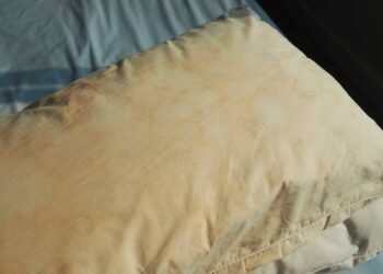 O que acontece se você não lavar o travesseiro por muito tempo