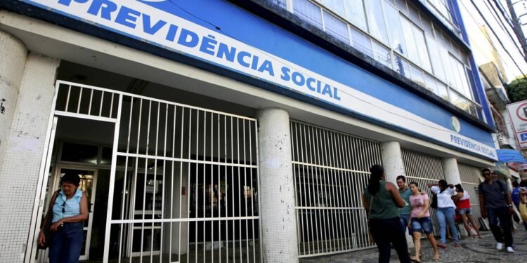 INSS pede concurso para 8,5 mil vagas e aguarda aval do governo