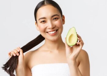 3 receitas fáceis com abacate para fortalecer seu cabelo