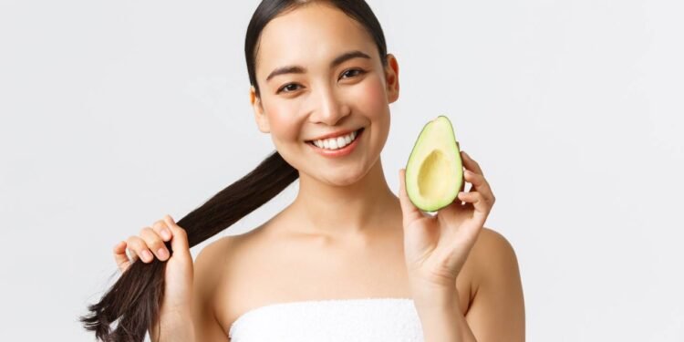 3 receitas fáceis com abacate para fortalecer seu cabelo