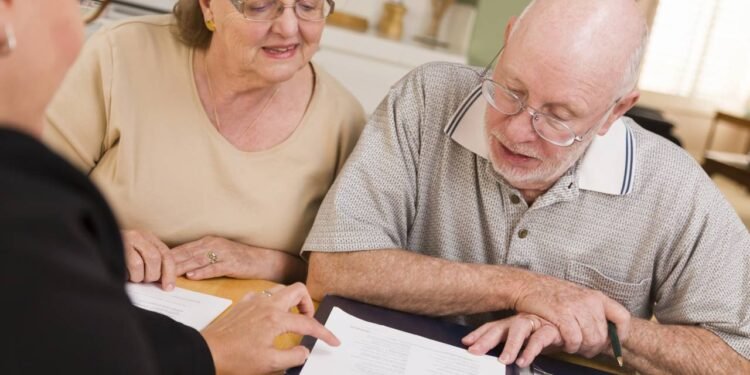 Além do 13º: 5 direitos que todo aposentado do INSS tem