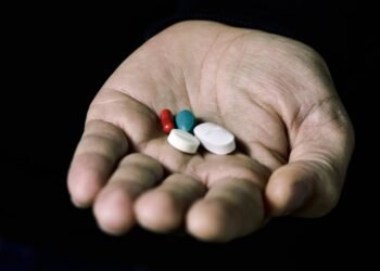 O perigo da automedicação: os riscos escondidos nos xaropes