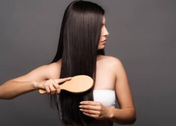 Cabelo forte de verdade: 7 hábitos que vão além da alimentação