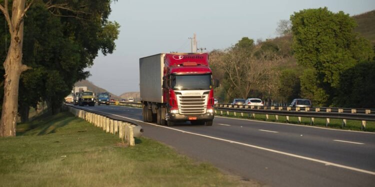 Greve de caminhoneiros é descartada após medidas do governo
