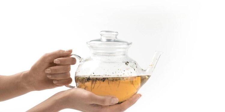 Chá medicinal pode ser perigoso? Entenda as regras da Anvisa