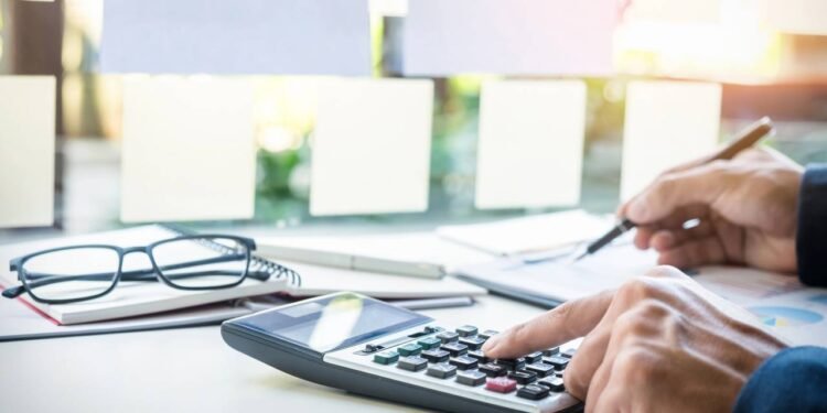 Como é calculado o reajuste da tarifa de luz e água? Entenda