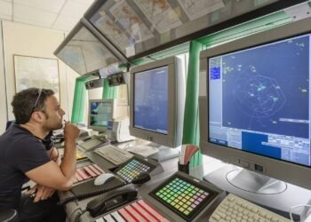Salário de controlador de tráfego aéreo: veja remuneração e carreira na NAV Brasil