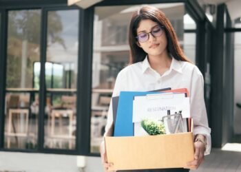 Os 5 erros no trabalho que mais levam à demissão por justa causa