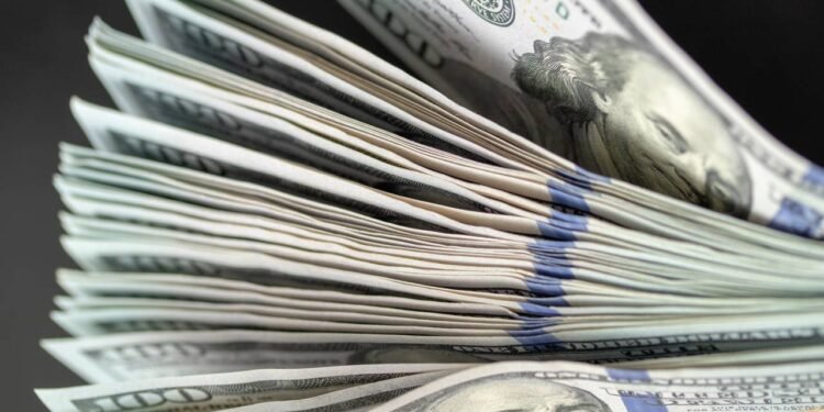 Como a cotação do dólar afeta o preço do vinho e do azeite na sua mesa