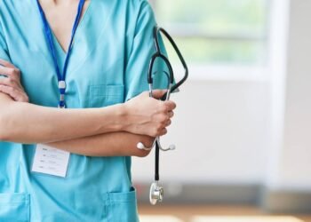 Piso da enfermagem em 2026: saiba valores atuais