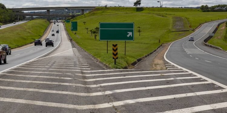 Viagem sem paradas: conheça as rotas no Brasil com pedágio free flow