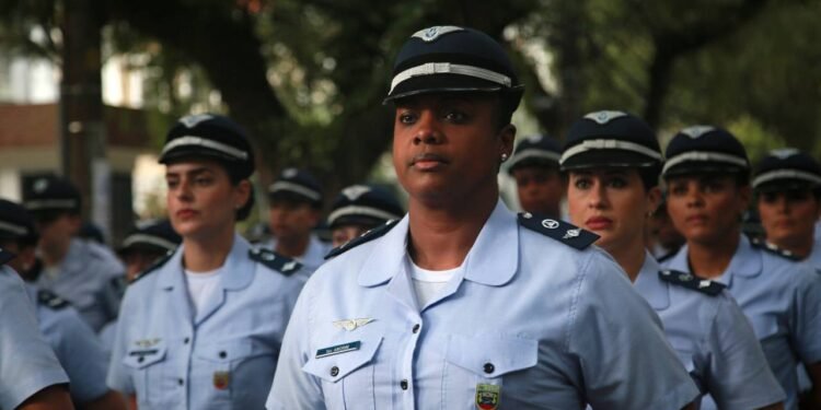 Carreira na FAB: veja os salários, benefícios e como são os concursos