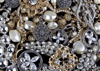 O caminho do dinheiro sujo: como quadrilhas lavam valores de joias