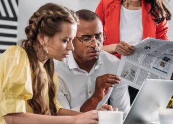 Como não cair em fake news: 5 dicas inspiradas na checagem da BBC