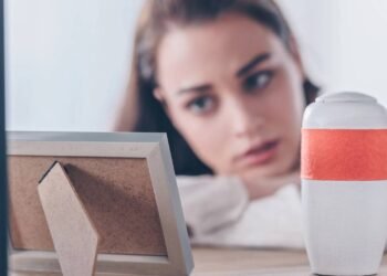 Como lidar com o luto no trabalho? Veja dicas de apoio