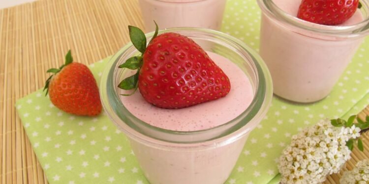 Receitas com morango: 5 sobremesas fáceis para fazer em casa