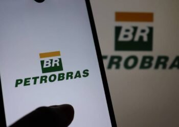 Concurso Petrobras: veja salários, carreiras e como se preparar