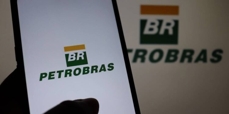 Concurso Petrobras: veja salários, carreiras e como se preparar